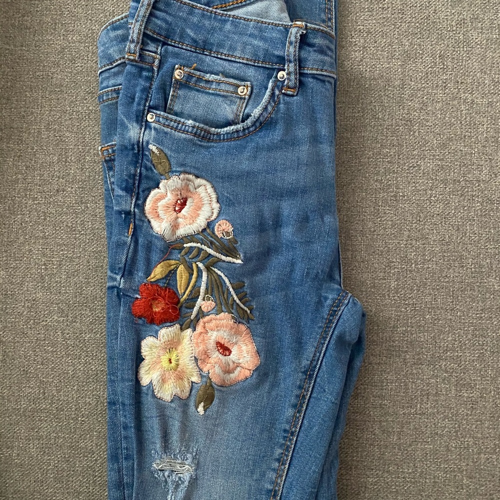 zara jeans with flower size 4